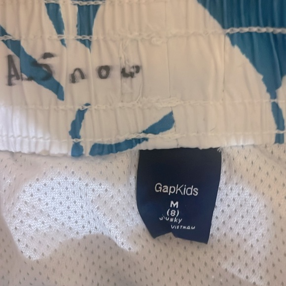 Gap board shorts. Boys size M (8) - Picture 2 of 5